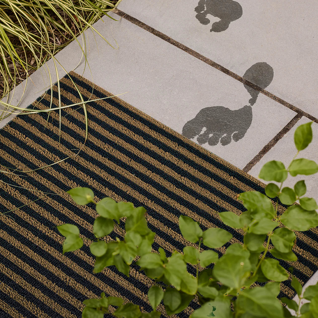 Chilewich Breton Stripe Shag Mat 2'x3' — styled