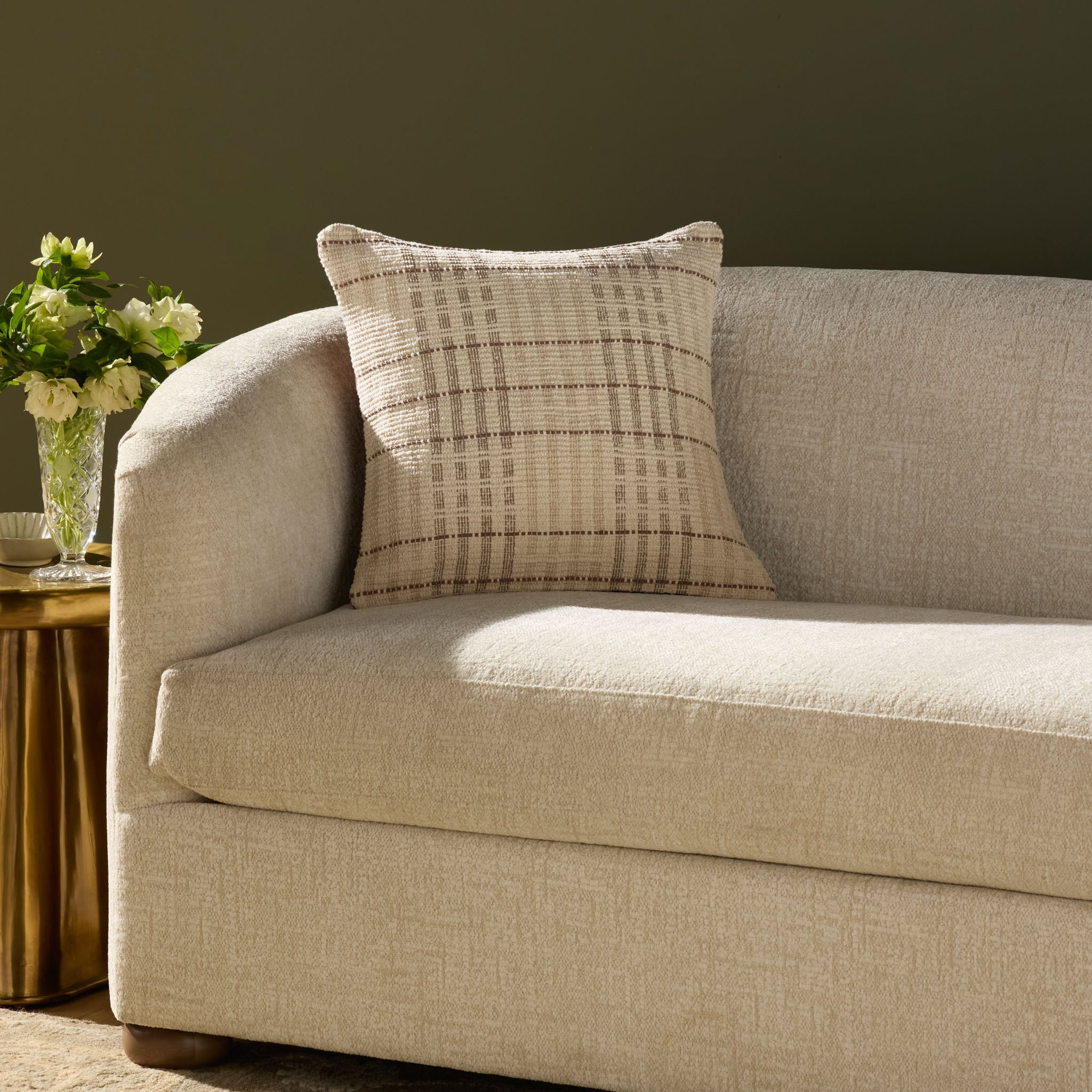 Vinnie Pillow in Ivory/Brown, 18" x 18"
