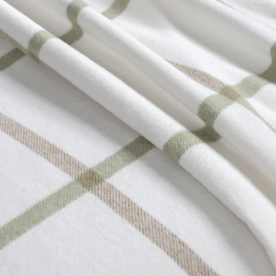 Copenhagen Throw - White/ Olive