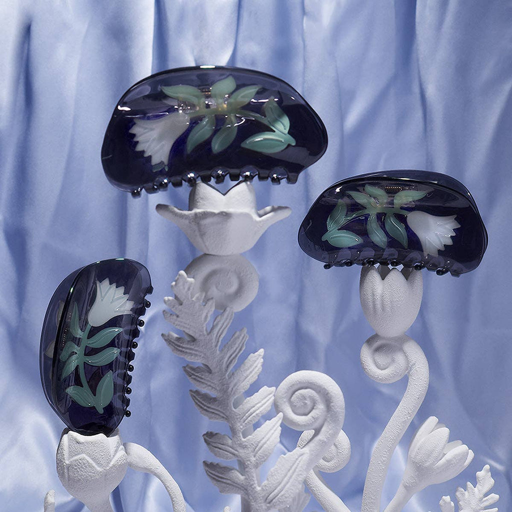 Belladonna Claw - Acetate White Flower Hair Clip