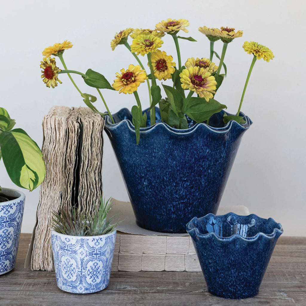 Stoneware Planter - 10.25" x 7.5" — detail view